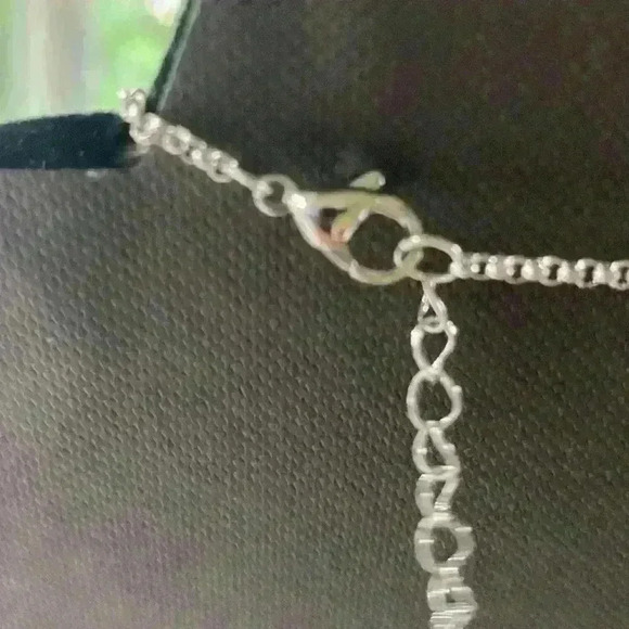 Necklace with a pink heart charm - Picture 2 of 3